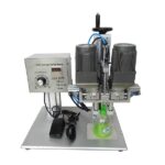 Masina pentru insurubat capace de pulverizare